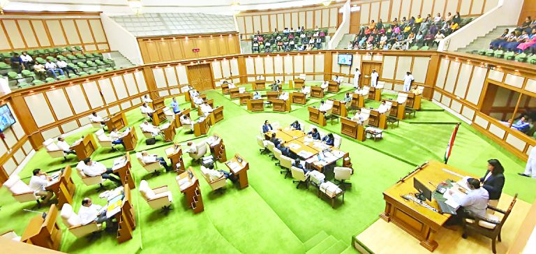 माध्यान्ह आहाराचे कंत्राट यापुढेही स्वयंसहाय्य गटानांच